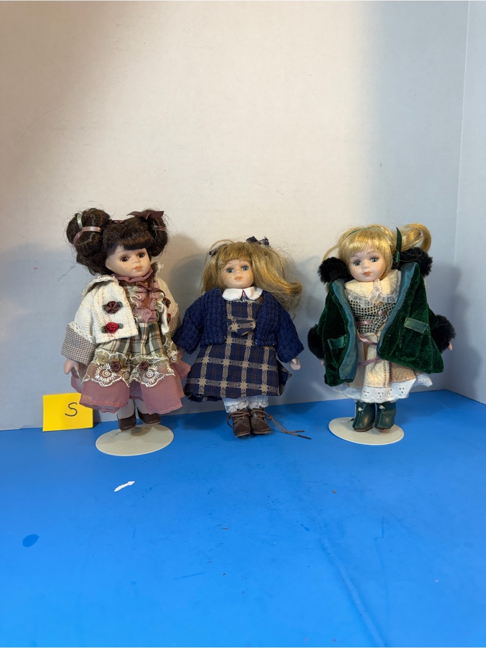Set of collectible dolls (8 inches) from the 1990s